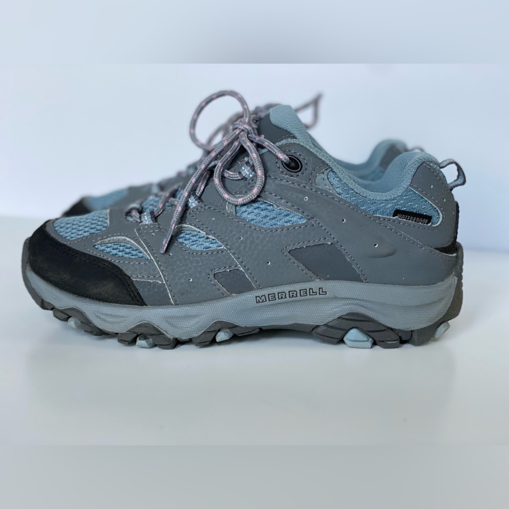 Merrell Sneakers in like new condition!